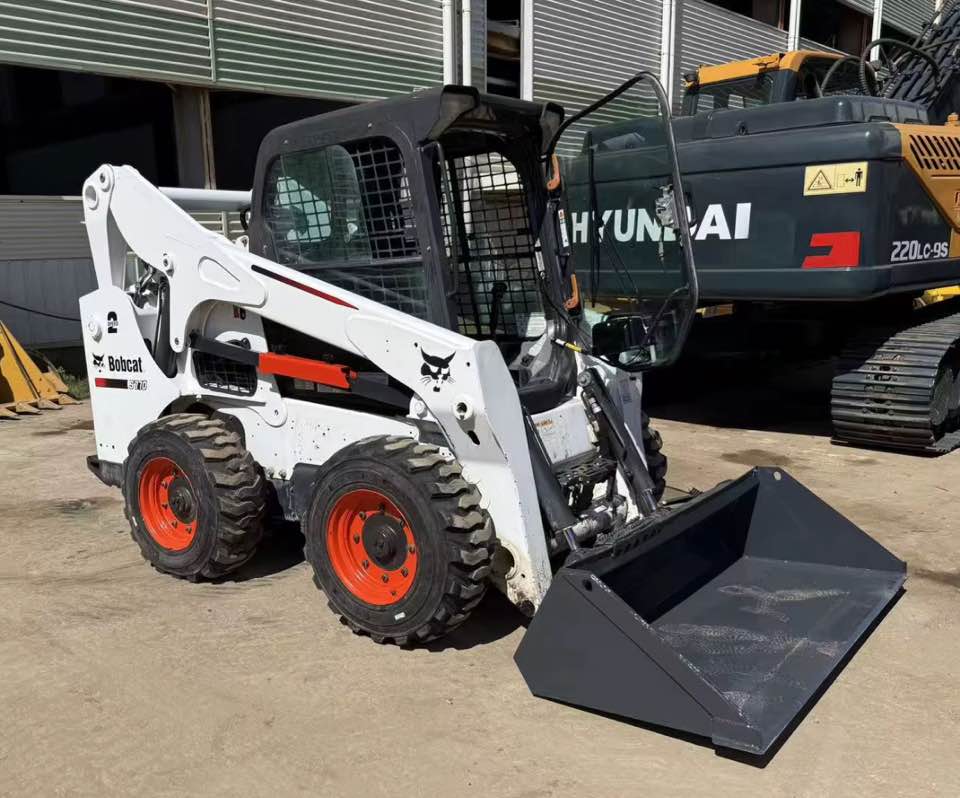 Bobcat S770 kompaktlaadur kühvliga — Joel Kõiv lisaseadmed
